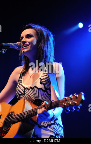 Barcelone, Espagne - SEP 28 : Amy MacDonald effectue au Razzmatazz le 28 septembre 2010 à Barcelone, Espagne. Banque D'Images