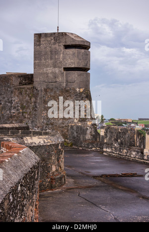 OLD SAN JUAN, Puerto Rico - World War II tourelle d'observation au Castillo San Cristobal fort. Banque D'Images