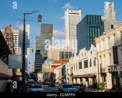 La vieille ville coloniale de Singapour se trouve à côté du nouveau centre financier et commercial. Banque D'Images