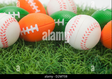 Close-up of assorted balls on grass Banque D'Images