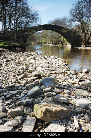 Pont à Ivlet Swaledale construit en 1699. Yorkshire Dales, UK Banque D'Images