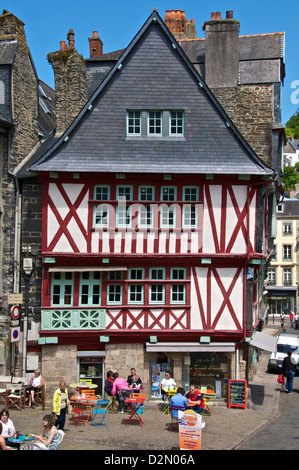 Maisons à colombages médiévales et des cafés, vieille ville, Morlaix, Finistère, Bretagne, France, Europe Banque D'Images