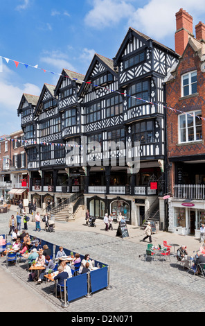 Le centre-ville de Chester avec allées couvertes, Chester Rows, Chester, Cheshire, Angleterre, Royaume-Uni, Europe Banque D'Images