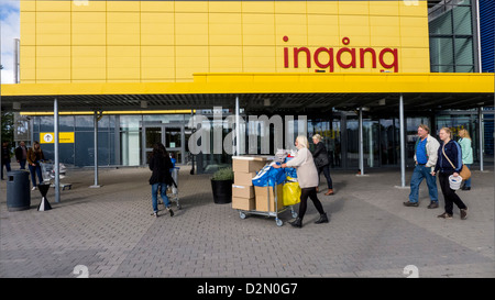 En dehors de la magasin IKEA à Kungens Kurva dans le sud de Stockholm. C'est la plus grande et plus ancienne magasin IKEA dans le monde Banque D'Images