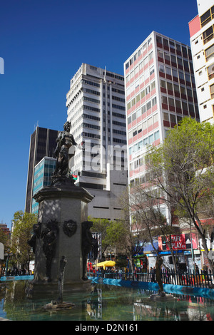 Statue sur l'Avenida 16 de Julio (El Prado), La Paz, Bolivie, Amérique du Sud Banque D'Images