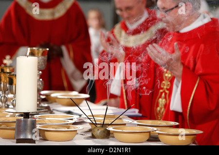 Célébration eucharistique, messe catholique, L'Ile Saint Denis, France, Europe Banque D'Images