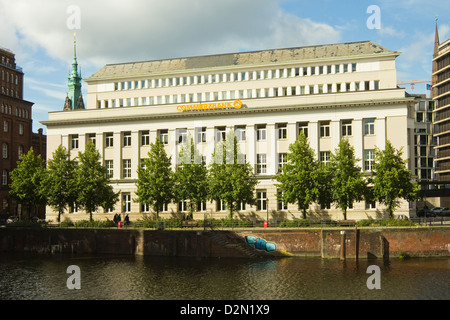 De la Commerzbank, de la direction générale sur l'Nikolaifleet, l'un des nombreux cours d'eau dans la ville, Hambourg, Allemagne Banque D'Images