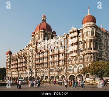 Le Taj Mahal Palace est un hôtel de luxe cinq étoiles classé dans le quartier de Colaba à Mumbai, Maharashtra, Inde, situé à côté de la porte d'entrée de l'Inde Banque D'Images