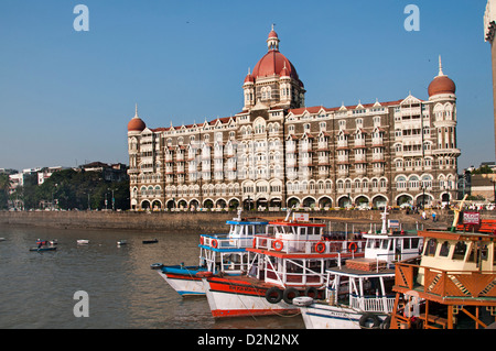 Le Taj Mahal Palace est un hôtel de luxe cinq étoiles classé dans le quartier de Colaba à Mumbai, Maharashtra, Inde, situé à côté de la porte d'entrée de l'Inde Banque D'Images