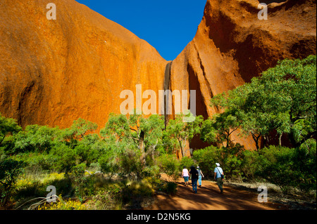 Uluru (Ayers Rock), le Parc National d'Uluru-Kata Tjuta, UNESCO World Heritage Site, Territoire du Nord, Australie, Pacifique Banque D'Images