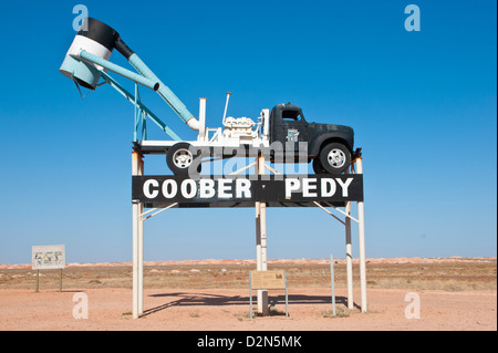 Mininig chariot sur pilotis comme vue à Coober Pedy, South Australia, Australie, Pacifique Banque D'Images