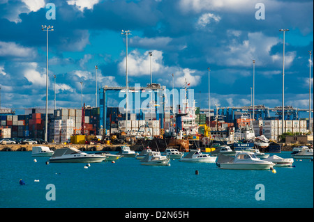 Le port du fret moderne de Birzebbuga, Malte, Méditerranée, Europe Banque D'Images