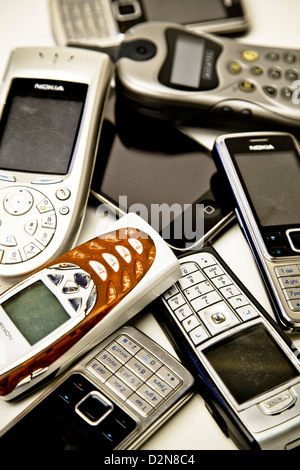 Portrait d'une collection de vieux téléphones mobiles Banque D'Images