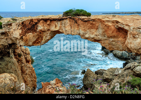 Arche de pierre plus de littoral sur Chypre