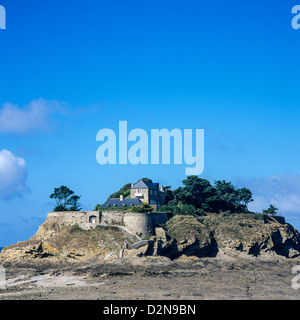 'Du Guesclin' avec l'île de Bretagne France Banque D'Images