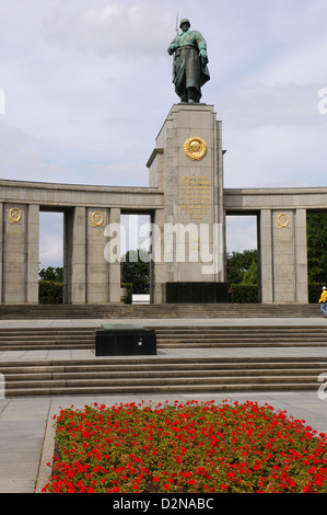 L'Allemagne. Berlin. Monument commémoratif de guerre soviétique, 1945, conçu par Mikhail Gorvits. Sculpture érigée par Vladimir Tsigal et Lev Kerbel. Banque D'Images