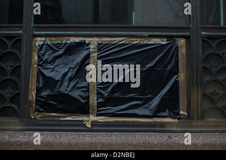 Aperçu de rues, de laisser des signes, et barricadèrent boutiques, dans le centre-ville, à Glasgow, Ecosse, Grande-Bretagne, 2013. Banque D'Images