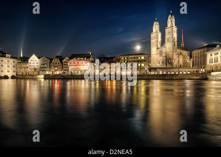 Bahnhofstrasse et centre-ville de Zurich par nuit. Banque D'Images