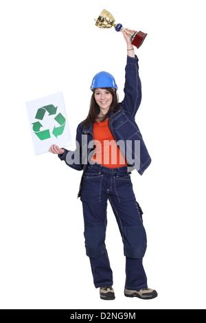 Femme builder holding trophy et le logo Banque D'Images
