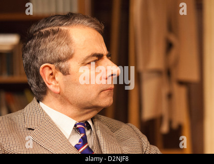 Rowan Atkinson stars comme St John Quartermaine dans les termes Quartermaine au Wyndham's Theatre, Londres Banque D'Images