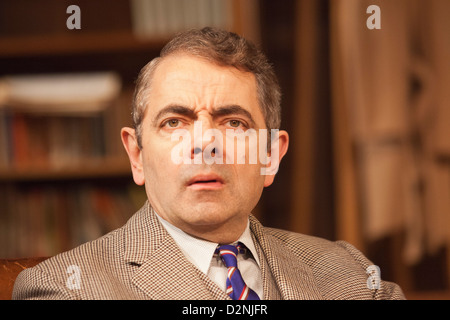 Rowan Atkinson stars comme St John Quartermaine dans les termes Quartermaine au Wyndham's Theatre, Londres Banque D'Images