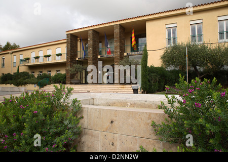 La mairie ou mairie dans la Cathédrale d'Elne ville colline en Languedoc Roussillon dans le sud de la France, près des Pyrénées. Banque D'Images