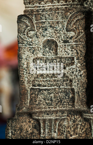 Sculpture de Shiva linga sur la colonne d'un temple, Kamakshi Amman Temple, Kanchipuram, Tamil Nadu, Inde Banque D'Images