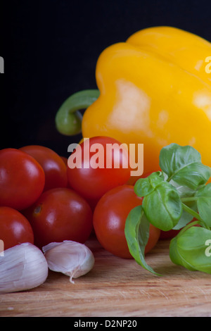 Mélange de légumes sur un backgraund noir Banque D'Images