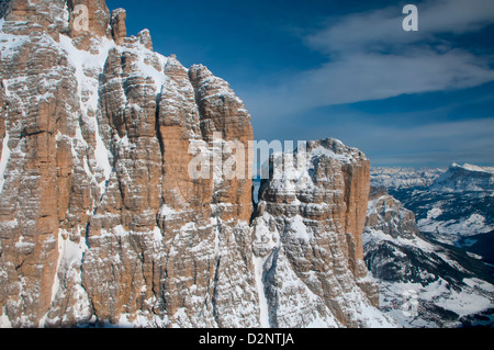 Prises de vue du ciel aérien Dolomites à partir d'hélicoptères en hiver Banque D'Images