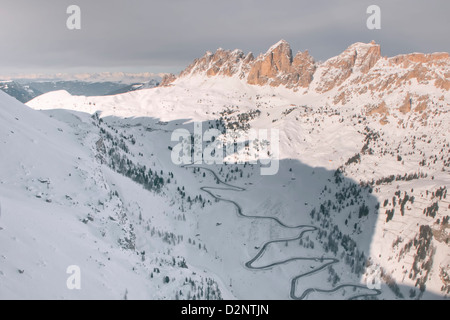 Prises de vue du ciel aérien Dolomites à partir d'hélicoptères en hiver Banque D'Images