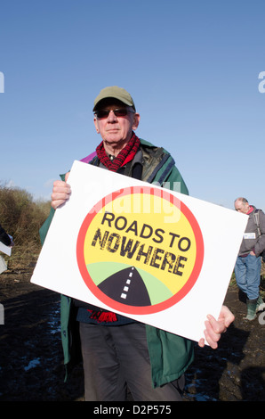 Militant anti-road Café Derrick protester contre l'Hastings à Bexhill Link Road, East Sussex Banque D'Images