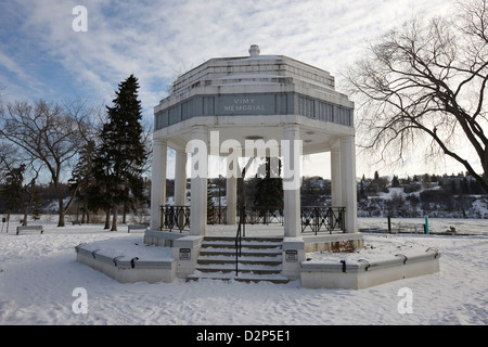 Mémorial de Vimy de la neige a couvert le Kiwanis Memorial Park centre-ville de Saskatoon Saskatchewan Canada Banque D'Images