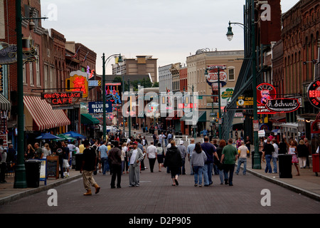 Beal street entertainment district downtown Memphis Tennessee Banque D'Images