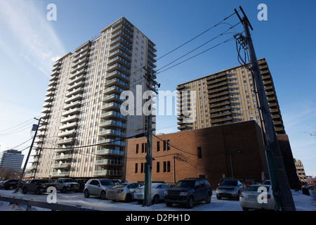 La vue sur la cinquième et Carlton Tower appartement highrise buildings Saskatoon Saskatchewan Canada Banque D'Images