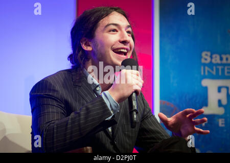 Santa Barbara, Californie, USA. 29 janvier 2013. Ezra Miller acteur sur la scène du 28e Festival International du Film de Santa Barbara Virtuoso Award Cérémonie à l'Arlington Theater Le 29 janvier 2013 à Santa Barbara, en Californie. (Photo by Scott London/Alamy Live News) Banque D'Images