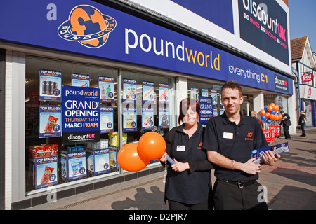 Poundworld horaires des magasins à Orpington High Street Kent Banque D'Images