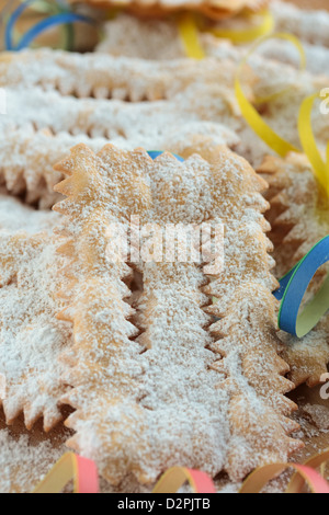 Carnaval italien traditionnel, Chiacchiere pâtisserie frite Banque D'Images