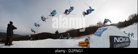 VALCA, Slovaquie - 13 février : séquence de saut de Juraj Bernat dans Nokia Freestyle Tour 2011, le 13 février 2011 à Valca, Slovaquie Banque D'Images