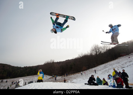 VALCA, Slovaquie - 13 février : saut de Matej Dolnik à Nokia Freestyle Tour 2011, le 13 février 2011 à Valca, Slovaquie Banque D'Images