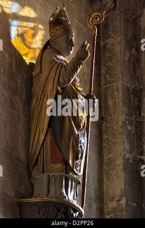 Statue polychrome de Maximus d'Évreux (Saint Mauxe), Collégiale Notre-Dame de Vernon, Eure, France Banque D'Images