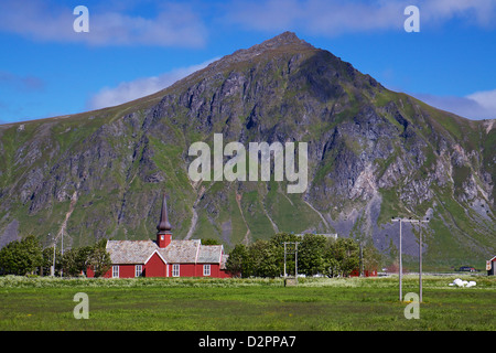 L'église pittoresque village de Flakstad sur les îles Lofoten en Norvège Banque D'Images