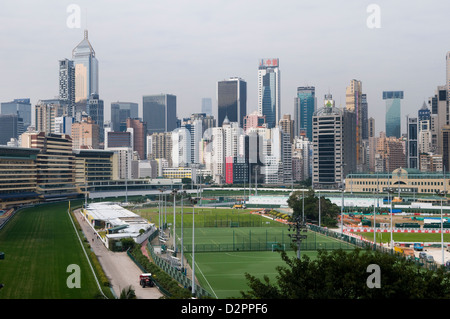 L'hippodrome de Happy Valley à Wan Chai et Causeway Bay à l'arrière-plan. Banque D'Images