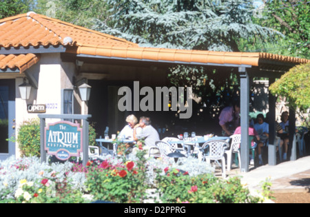 Le Restaurant Atrium à Tlaquepaque shopping village à Sedona, Arizona, USA. Banque D'Images