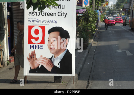 Pongsapat Pongcharoen Pol Gen bannière de la campagne sur l'élection du gouverneur de Bangkok , 2013 Banque D'Images