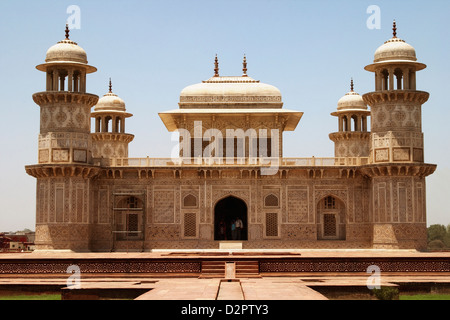 Façade d'un mausolée, d'Itmad-ud-Daulah, Agra, Uttar Pradesh, Inde Banque D'Images