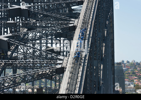 Les gens qui marchent sur le pont Harbour Bridge de Sydney, Sydney, Nouvelle-Galles du Sud, Australie, Pacifique Banque D'Images