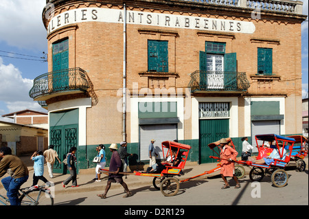 Les pousse-pousse, Antsirabe, région du Vakinankaratra, Madagascar, Afrique Banque D'Images