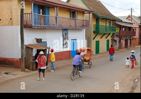 La rue principale, Ambalavao, partie sud des hautes terres centrales, Madagascar, Afrique Banque D'Images