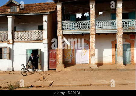 La rue principale, Ambalavao, partie sud des hautes terres centrales, Madagascar, Afrique Banque D'Images