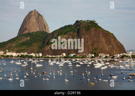 Vue sur le Pao de Acucar (Pain de Sucre) et la baie de Botafogo, Rio de Janeiro, Brésil, Amérique du Sud Banque D'Images